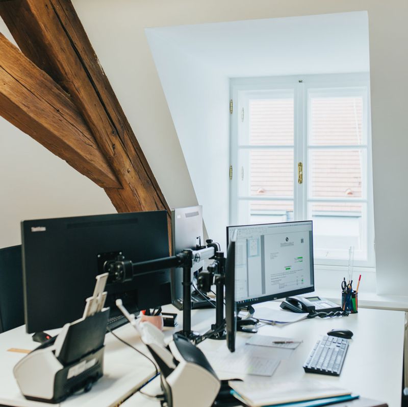 Foto: Büro und Schreibtische der Kanzlei Standfest-Jaksch